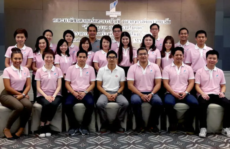 นายอรุษ นวราช กรรมการผู้จัดการ สามพราน ริ...