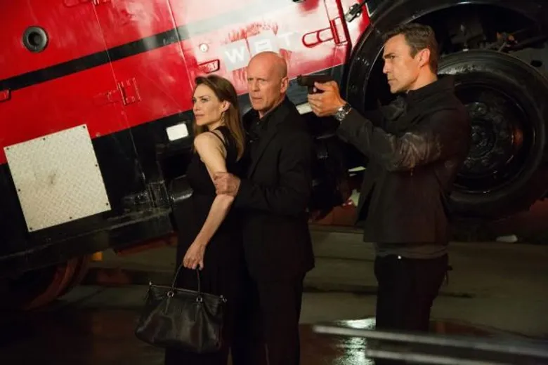 Movie Guide: บรูซ วิลลิส อึดระห่ำ! กับผลงานเรื่องใหม่ “Precious Cargo ฉกแผนโจรกรรมล่าคนอึด”