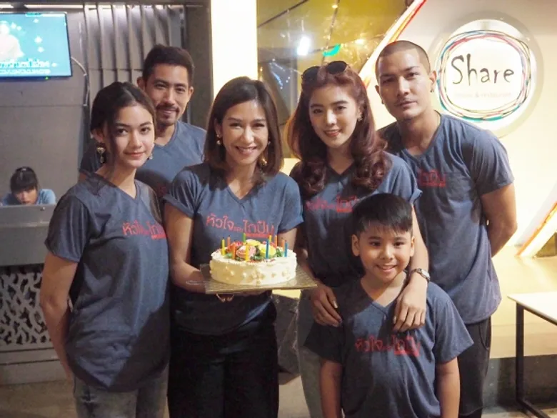 ภาพข่าว: เลี้ยงฉลองปิดกล้องละครซีรี่ส์“หัวใจและไกปืน”