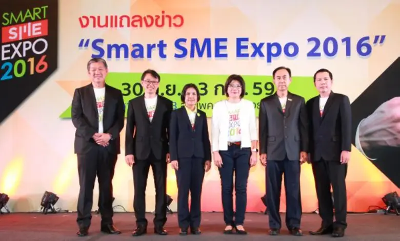 คุณณรินณ์ทิพ วิริยะบัณฑิตกุล (ที่ 3 จากขว...