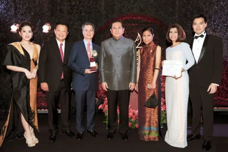 เนตรนภางค์ ธีระวาส (ที่สองจากขวา) รองประธ...
