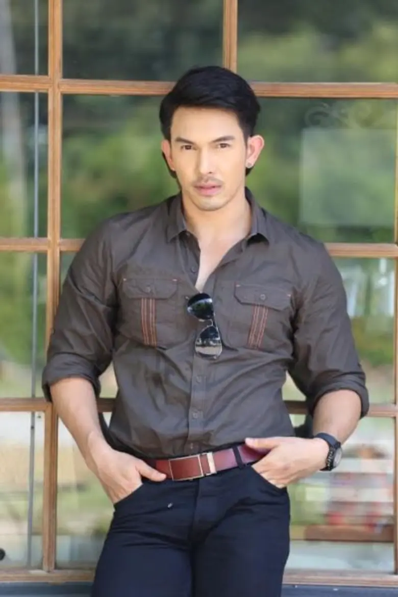 เป็นหนึ่งพระเอกหนุ่มมากความสามารถสำหรับ อ...