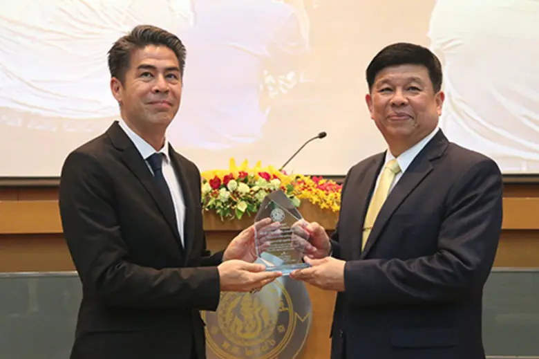 คุณประวาลทอง ทองใหญ่ ณ อยุธยา ผู้จัดการฝ่...