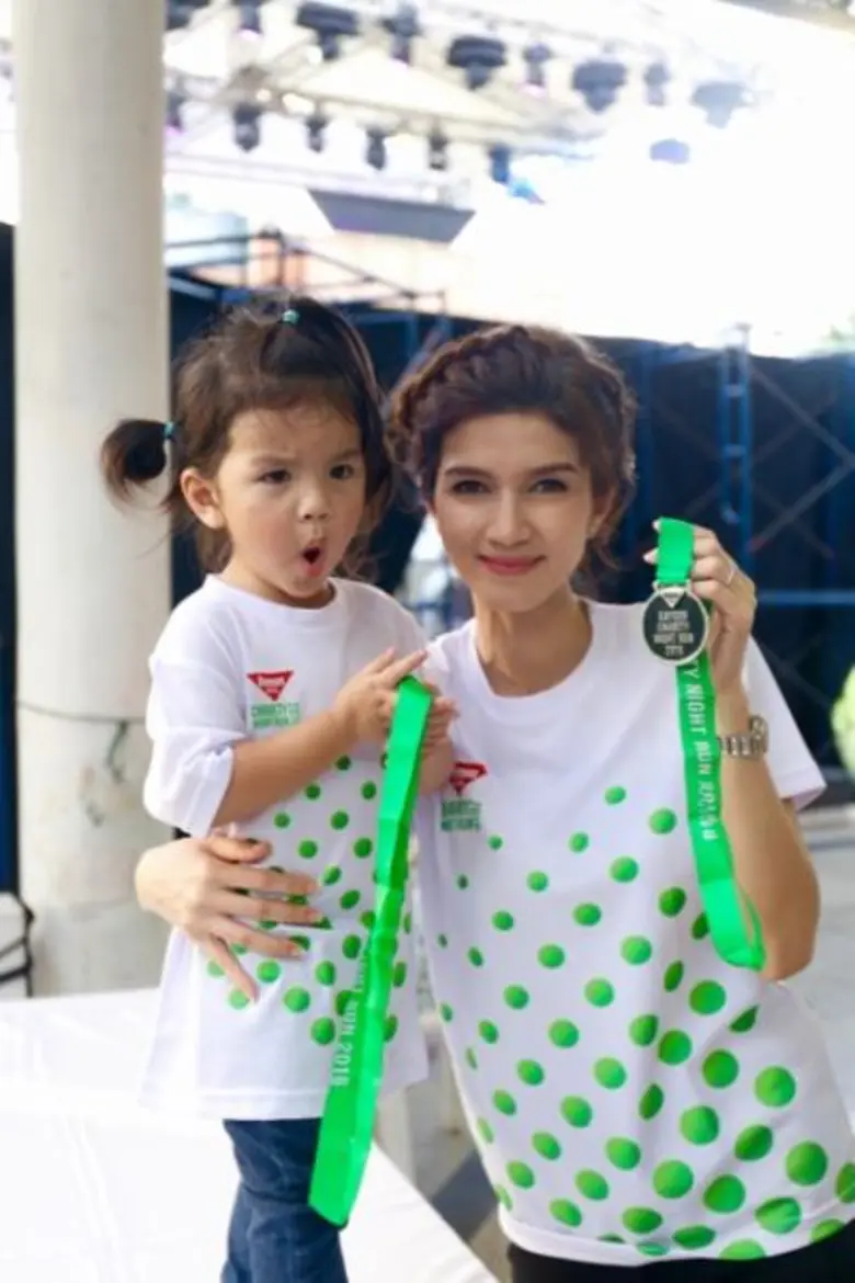 “นาวิน ต้าร์ - โบว์ แวนด้า น้องมะลิ” นำทีม วิ่งอิ่มบุญ สุดสตรอง “ไบกอน แชริตี้ ไนท์ รัน 2016”
