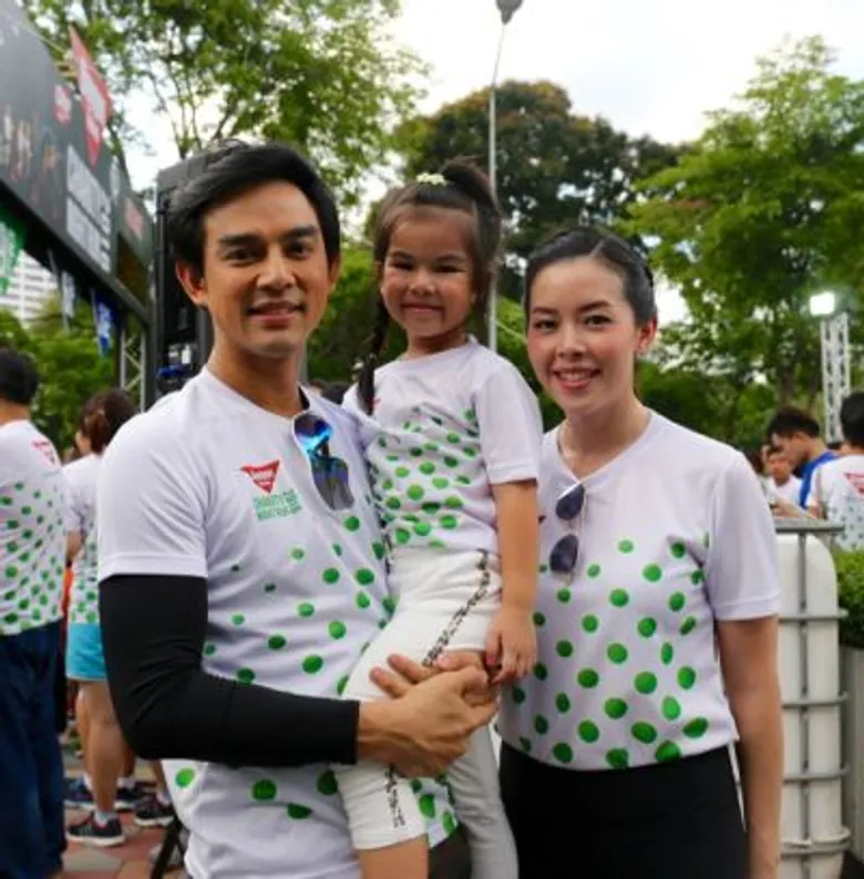 “นาวิน ต้าร์ - โบว์ แวนด้า น้องมะลิ” นำทีม วิ่งอิ่มบุญ สุดสตรอง “ไบกอน แชริตี้ ไนท์ รัน 2016”