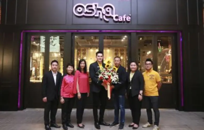 คุณสุนทร สุขุม ประธานบริษัทฯ พร้อมด้วยคุณ...