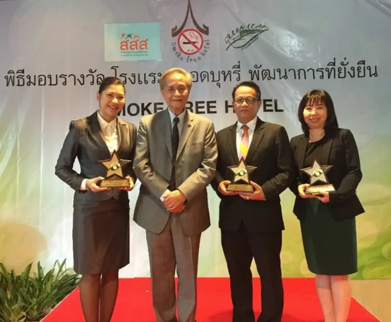Dr. Suvit Yodmani (2nd from Left), Presid...