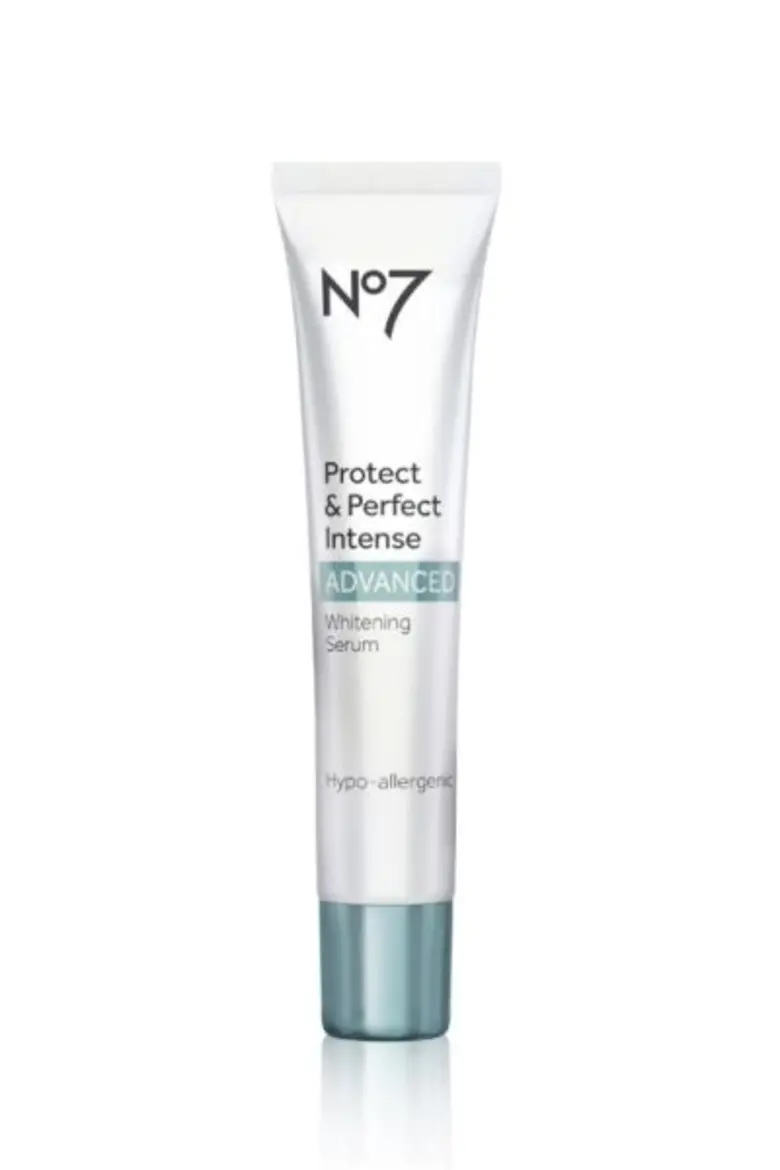 No7 โพรเท็ค แอนด์ เพอร์เฟ็ค อินเทนซ์ แอดวานซ์ ไวท์เทนนิ่ง เซรั่ม ใหม่ เซรั่มลดเลือนริ้วรอย พร้อมคืนผิวขาวกระจ่างใสในหนึ่งเดียว