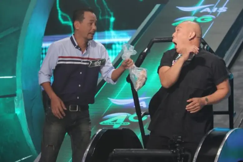 ทีวีไกด์: รายการ "ปริศนาฟ้าแลบ" ศึกแก๊งสามช่า ท้ารบกันเอง หม่ำ เหงื่อแตกเจอคำถามบ้านสะเทือน!!!