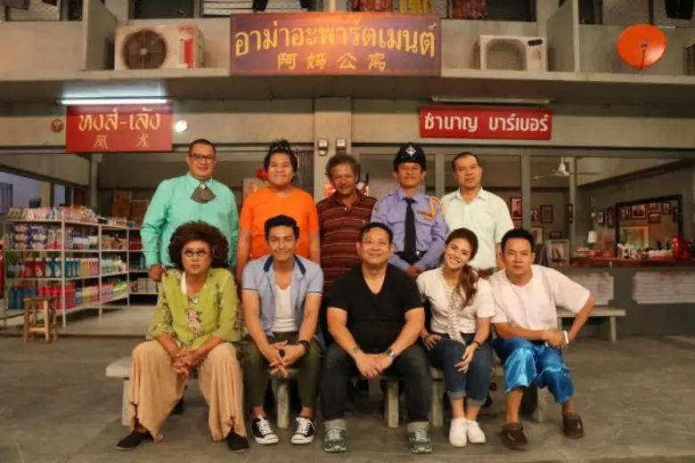 ควบตำแหน่งเป็นทั้งผู้จัดพร้อมทั้งผู้กำกับ...