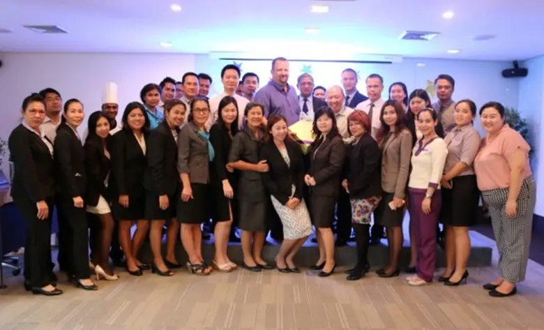 คุณชัชวาล ศุภชยานนท์ ผู้จัดการทั่วไปได้นำทีมผู้บริห...