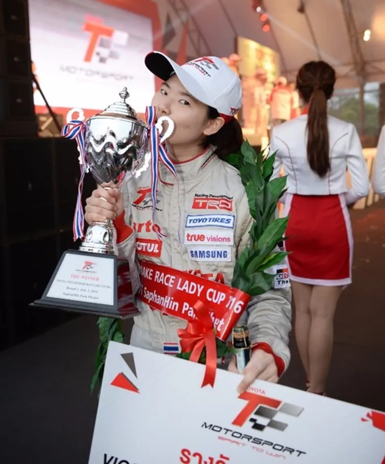 โตโยต้า มอเตอร์สปอร์ต 2016 เปิดฤดูกาลแข่งขันสุดเร้าใจ “ธนวัฒน์” มาแรง ขึ้นโพเดี่ยมคว้าแชมป์ไฮลักซ์ รีโว่ วันเมคเรซ ประเดิมสนามแรกภูเก็ต