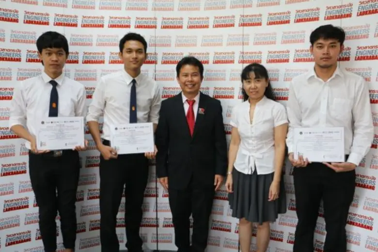 รศ.ดร.ชูวงค์ พงศ์เจริญพาณิชย์ รองคณบดีคณะ...