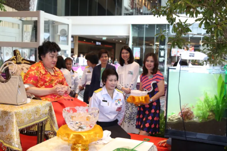 พระเจ้าวรวงศ์เธอ พระองค์เจ้าโสมสวลี พระวรราชาทินัดดามาตุ เสด็จทรงจัดตู้ปลา ในงาน “วันประมงน้อมเกล้าฯ ครั้งที่ 28 ที่สุดแห่งการประกวดปลาสวยงาม และแสดงพันธุ์สัตว์น้ำ ที่ยิ่งใหญ่และได้มาตรฐาน