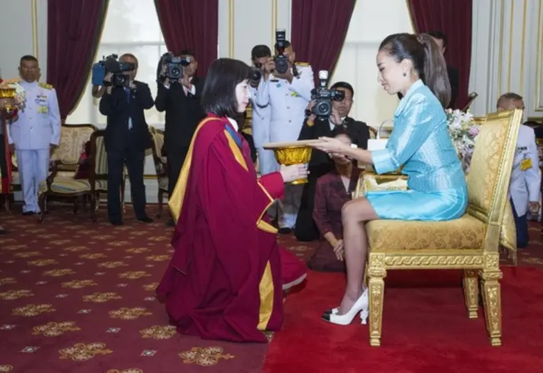 ม.กรุงเทพถวายปริญญานิติศาสตรดุษฎีบัณฑิตกิตติมศักดิ์