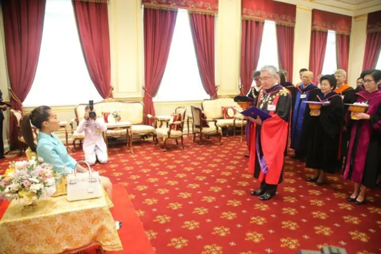 ม.กรุงเทพถวายปริญญานิติศาสตรดุษฎีบัณฑิตกิตติมศักดิ์