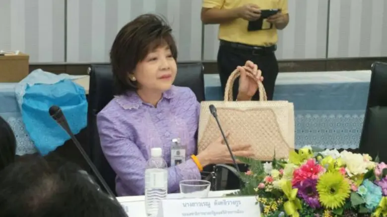 รองเลขาธิการนายกรัฐมนตรี ฝ่ายการเมือง นาง...