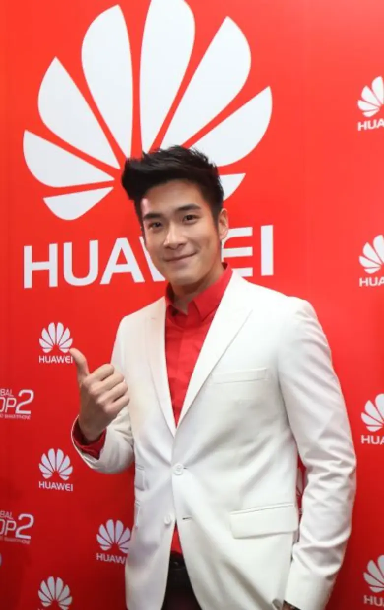 “อนันดา – อาเล็ก” ชวนเหล่าดารา-เซเลบริตี้เปิดศึก “Worldfie War” กิจกรรมถ่ายภาพเปลี่ยนมุมมองด้วยกล้องมือถือ “หัวเว่ย P9”