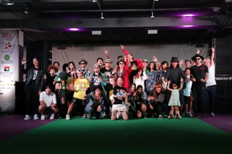 ประมวลภาพงานโคตรอินดี้