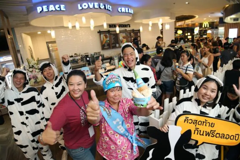 เบน แอนด์ เจอร์รีส จัดเต็ม “แจกไอศกรีมฟรี” ฉลองเปิดร้านวันแรก คอไอศกรีมไทย คึกคัก ตบเท้าร่วม “คิวแสนสุข” อย่างคับคั่ง