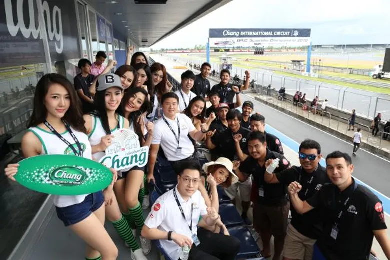 “ช้าง ฟุตบอล เซเว่นส์” ชวนสองสาว “แซมมี่-หญิงแย้” นำทีมแชมป์ ล้วน เอฟซี เติมเต็มประสบการณ์สุดเอ็กซ์คลูซีฟ เยือนไอโมบาย สเตเดียม