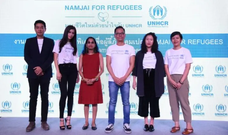 8 ศิลปินและคนดังร่วมแสดงผลงานเพื่อผู้ลี้ภัยซึ่งใช้เ...