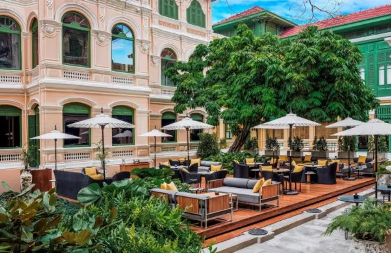 เดอะ คอร์ทยาร์ด (The Courtyard) สวนสวยใจก...