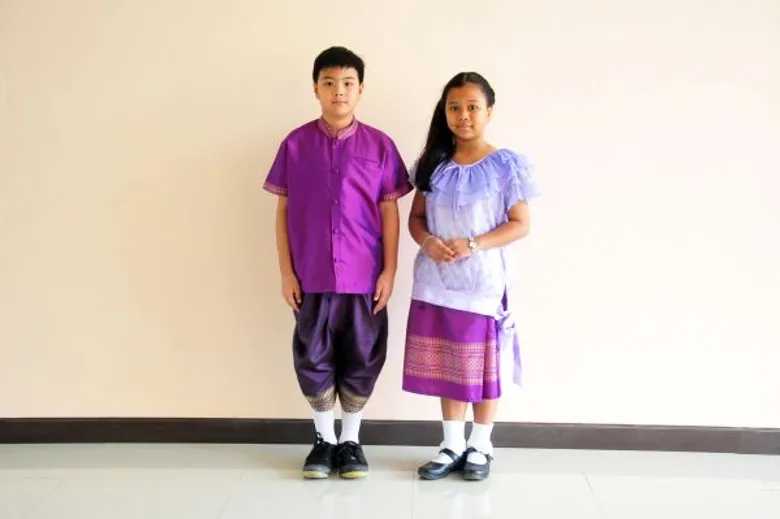 โรงเรียนสาธิตนวัตกรรม มทร.ธัญบุรี นำร่องส่งเสริมเอกลักษณ์ชาติไทย ชวนนักเรียนและคุณครู ร่วมแต่งกายด้วยผ้าไทยทุกวันศุกร์ สนองนโยบายรัฐบาล เน้นอยากเห็นเด็กไทยรู้รักษ์ความเป็นชาติไทย