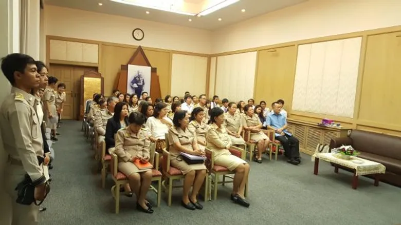 กรมศิลปากร ร่วมกับ สวทช. ดำเนินโครงการระบบสื่อสาระออนไลน์ เพื่อการเรียนรู้ทางไกล เฉลิมพระเกียรติสมเด็จพระเทพรัตนราชสุดาฯ สยามบรมราชกุมารี เนื่องในวโรกาสฉลองพระชนมายุ ๕ รอบ ๒ เมษายน ๒๕๕๘
