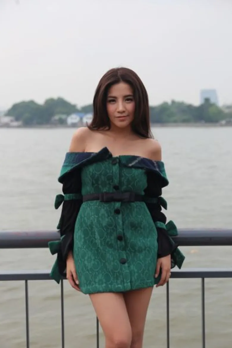 ข่าวซุบซิบ: เก๋ ชลลดา ,ใบเตย อาร์สยาม