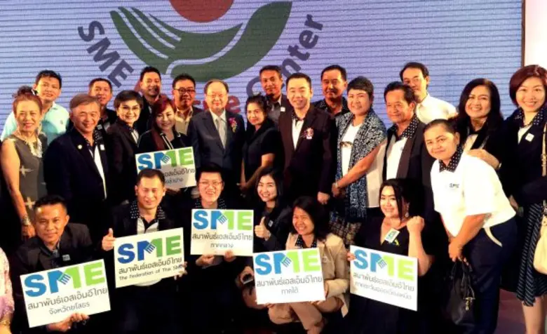 ดร.ณพพงศ์ ธีระวร ประธานสมาพันธ์เอสเอ็มอีไทย พร้อมด้...