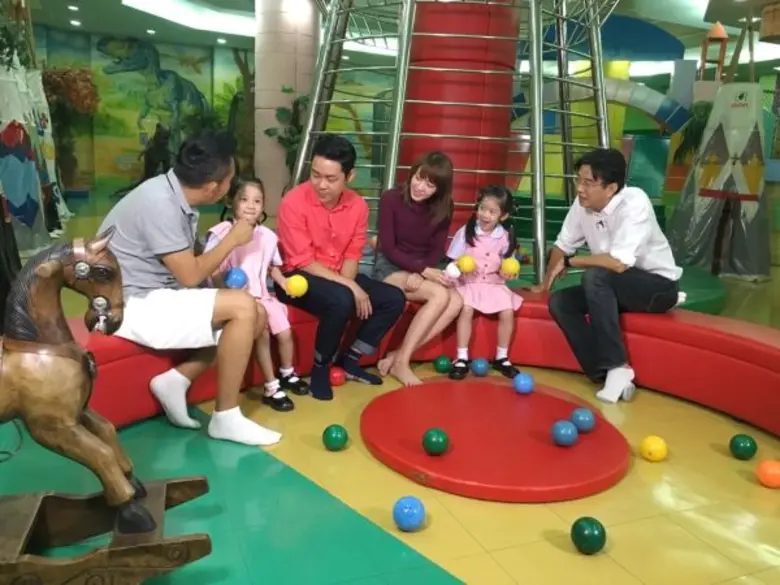 ทีวีไกด์: รายการ "ที่นี่หมอชิต" “บร๊ะเจ้าโจ๊ก” หลังเลิกใช้นามสกุล “โซคูล” ไม่ต้องรักษาภาพ...ชีวิตสุดแฮ๊ปปี้บ้าบอตามภาษา