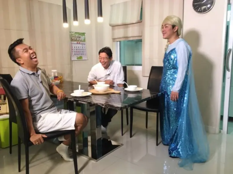 ทีวีไกด์: รายการ "ที่นี่หมอชิต" “บร๊ะเจ้าโจ๊ก” หลังเลิกใช้นามสกุล “โซคูล” ไม่ต้องรักษาภาพ...ชีวิตสุดแฮ๊ปปี้บ้าบอตามภาษา