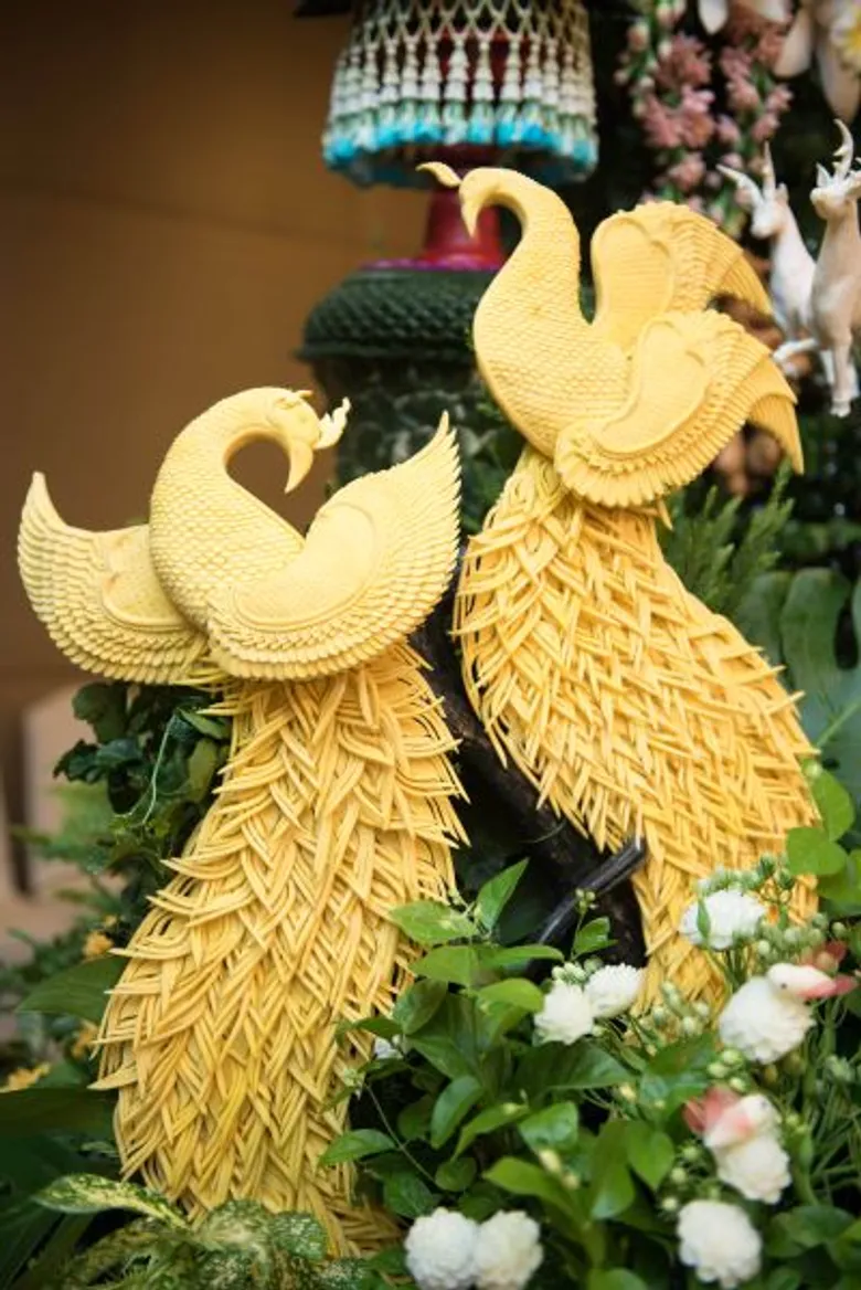 เป๊ะปังอลังเวอร์!! ชมผลงานแกะสลักผัก ผลไม้ เฉลิมพระเกียรติฯ ชิงถ้วยพระราชทานสมเด็จพระนางเจ้าฯพระบรมราชินีนาถ
