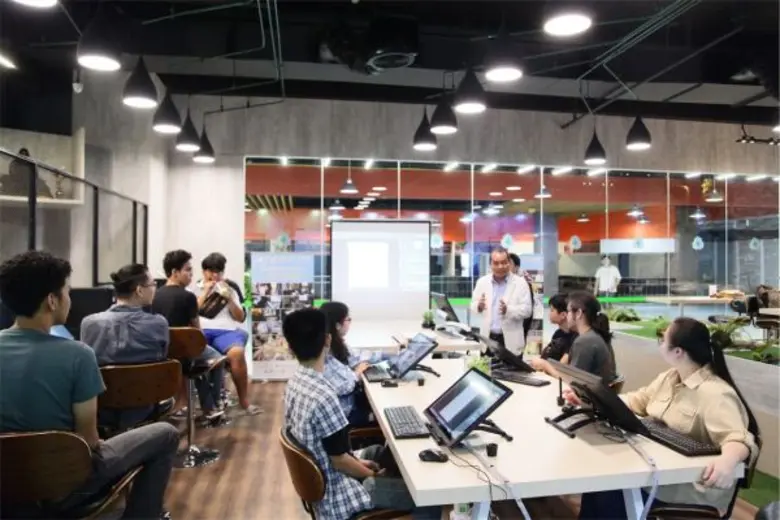 ซีนเนอร์ยี เทคโนโลยี เปิดตัว ซีน ฮับ (SYN HUB) เนรมิตพื้นที่ชั้น 4 พันธุ์ทิพย์ ประตูน้ำ เปิดบริการครบวงจรแก่กลุ่ม Startups และ Makers เป็นครั้งแรกในเมืองไทย