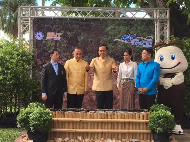 ททท. สืบสานพระราชดำริ สร้าง 84 ฝายถวายแม่ ร่วมเทิดพระเกียรติ 84 พรรษามหาราชินี หวังพลิกผืนป่าแด่น แหล่งต้นน้ำจังหวัดเพชรบุรี