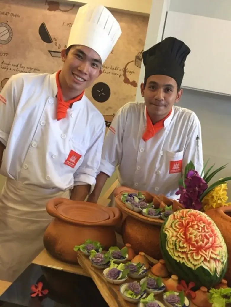 แผนกอาหารไทย โรงเรียนดุสิตธานีการโรงแรม ร...