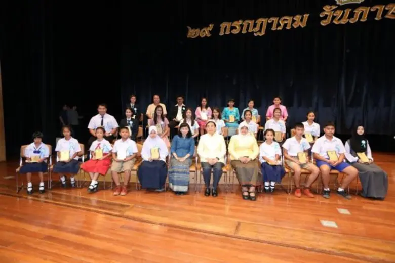 นายวีระ โรจน์พจนรัตน์ รัฐมนตรีว่าการกระทร...