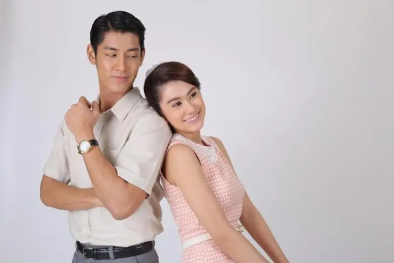 รายการโต๊ะข่าวบันเทิง : เวลา 10.00 น. พบกับ นักแสดง...