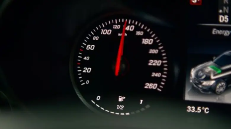 ถ้าชีวิตคือลูป..ถึงเวลาหนีให้หลุด กับภาพยนตร์สั้น Loopbreaker by Mercedes-Benz electric Driving