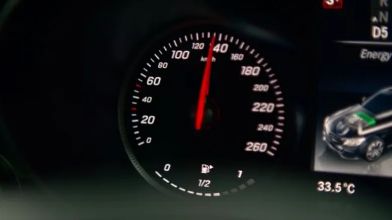 ถ้าชีวิตคือลูป..ถึงเวลาหนีให้หลุด กับภาพยนตร์สั้น Loopbreaker by Mercedes-Benz electric Driving
