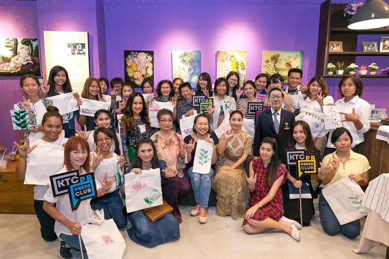 นางกัณฑรัตน์ เจิมจิตรผ่อง ผู้ช่วยประธานเจ...