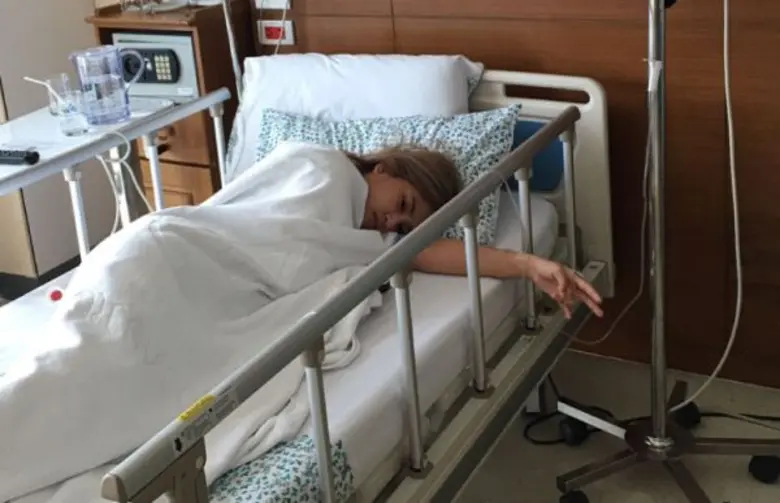 ด่วน! แต้งกิ้วโหมงานหนัก ถูกหามส่งโรงพยาบาลกะทันหัน