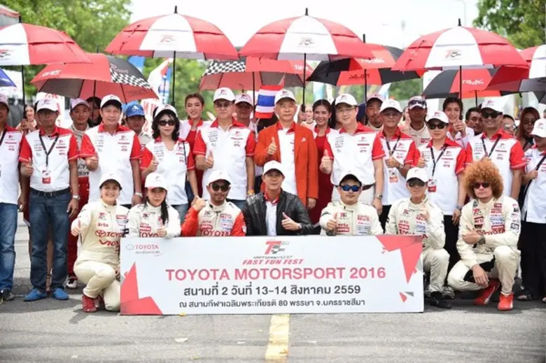 นายสุวัจน์ ลิปตพัลลภ อดีตรองนายกรัฐมนตรี ...