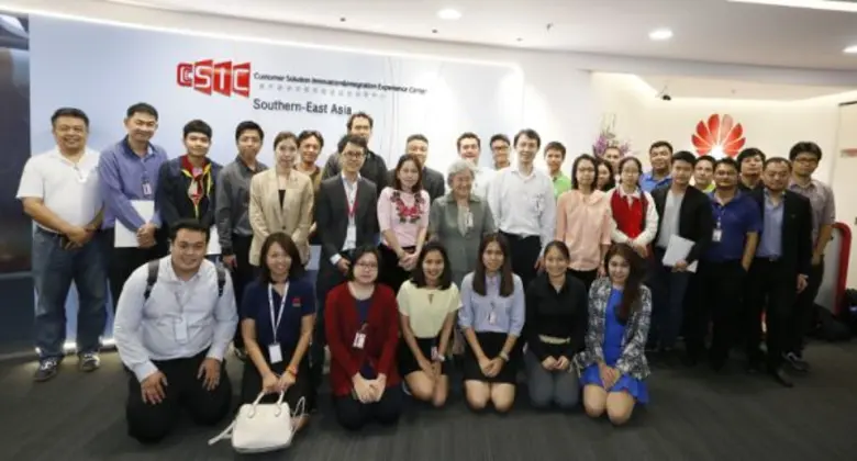 คุณฉัตรชัย คุณปิติลักษณ์ รองผู้อำนวยการสำนักงานส่งเ...