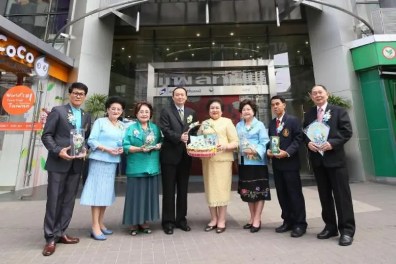 พลตรีหญิง คุณหญิงอัสนี ย์ เสาวภาพ (ที่ 5จ...