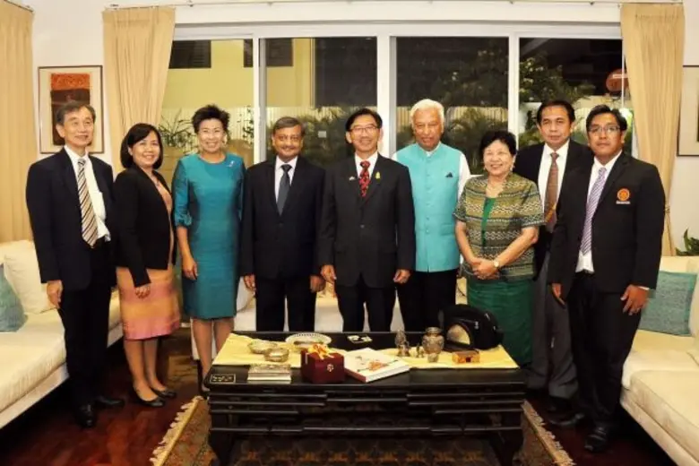 ศาสตราจารย์ ดร.สมคิด เลิศไพฑูรย์ อธิการบด...