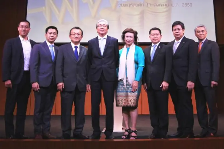 "ดร. สมคิด จาตุศรีพิทักษ์" (ที่ 4 จากซ้าย...