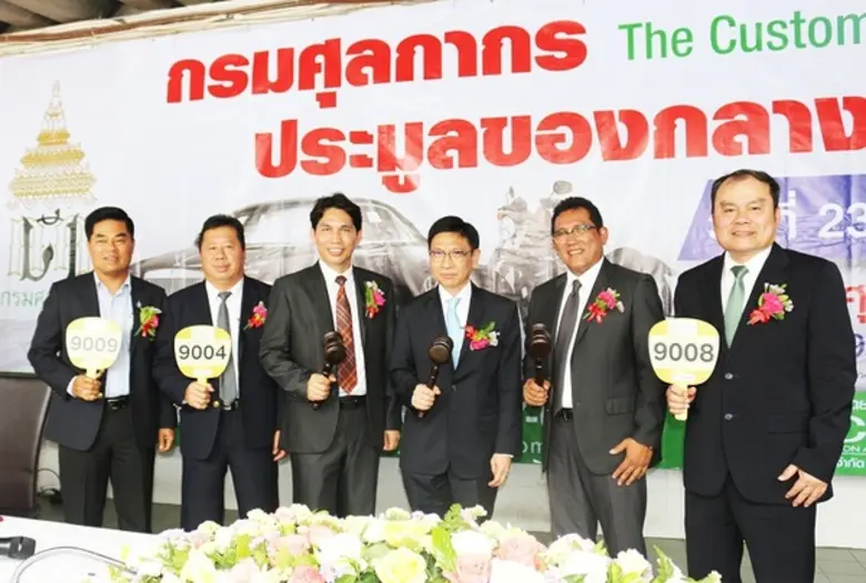 นายกุลิศ สมบัติศิริ อธิบดีกรมศุลกากร และน...