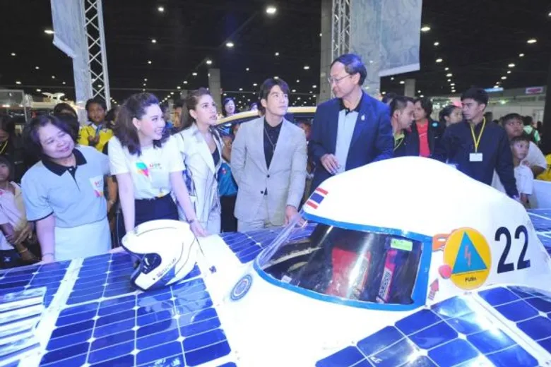 รัฐมนตรีกระทรวงวิทย์ฯ เปิดตัว 2 พรีเซ็นเตอร์ งานมหกรรมวิทยาศาสตร์และเทคโนโลยีแห่งชาติ ประจำปี 2559 “อาเล็ก ธีรเดช” และ “พรีม รณิดา” มั่นใจ คาดมีผู้เข้าชมงานมากกว่า 1.2 ล้านคน